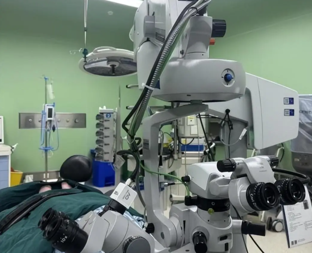 超乳玻切一体机：眼科手术的“智能战舰”，如何重塑白内障与玻璃体视网膜疾病治疗格局？